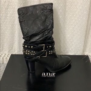 Black boots worn once , In perfect condition.